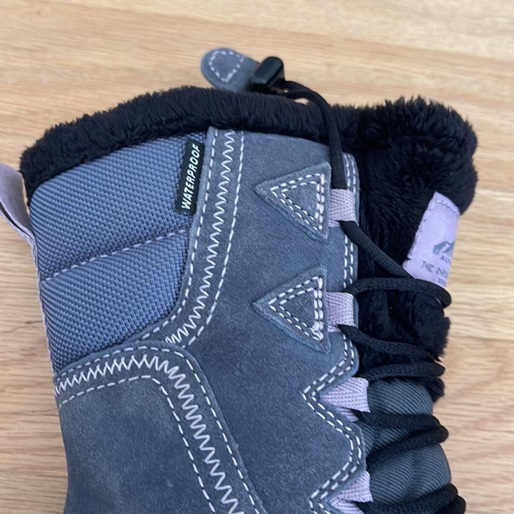 North Face weather proof boots kids size 13 - Picture 3 of 6